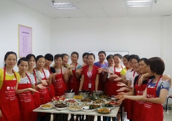 南寧月嫂娘子軍家政致：愛美的寶媽們，春節(jié)不增重你得這樣吃哦！